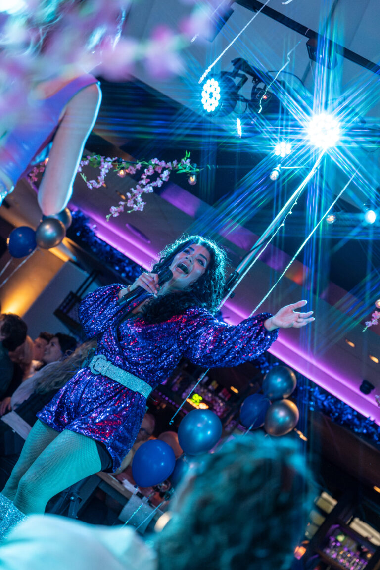 MVFotografie_2025-04-19_ABBAdinerparty_DeHof_127-kopie-scaled